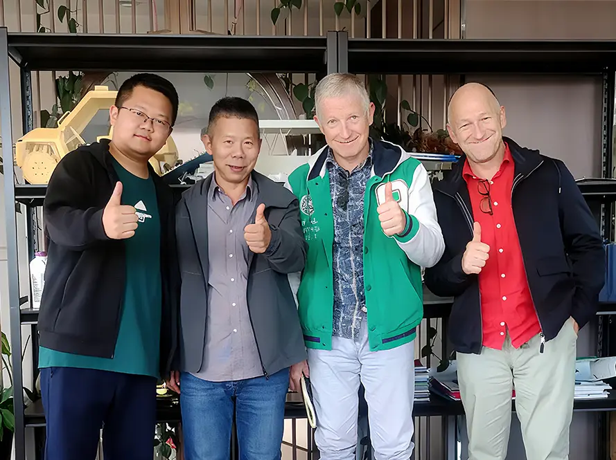 Customers of RUIKE golf carts