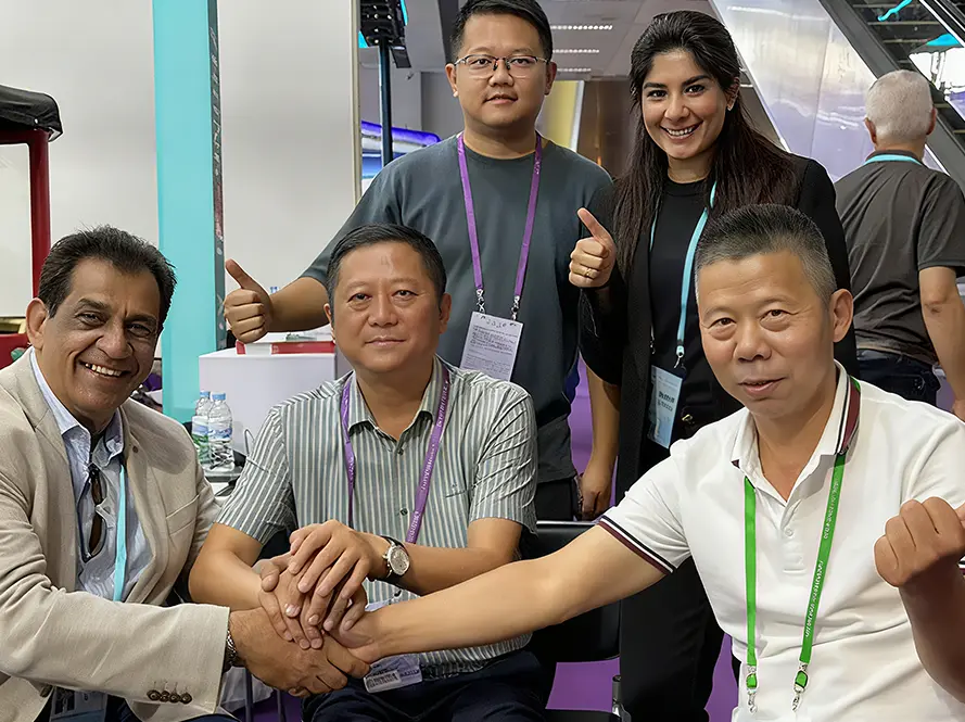 Customers of RUIKE golf carts